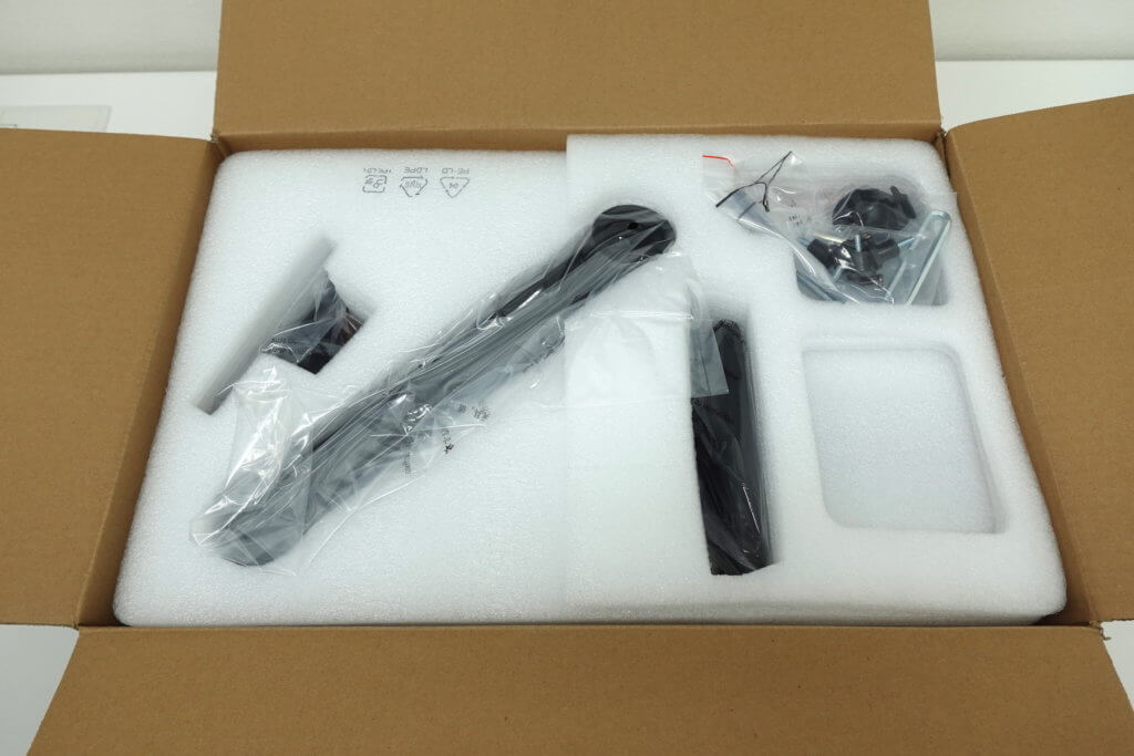 Amazonベーシック モニターアーム レビュー マットブラックが美しいエルゴトロンoem モニ研