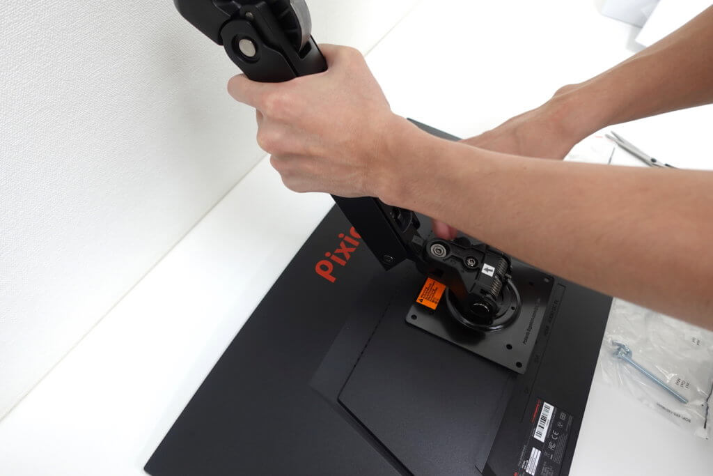 Amazonベーシック モニターアーム レビュー マットブラックが美しいエルゴトロンoem モニ研