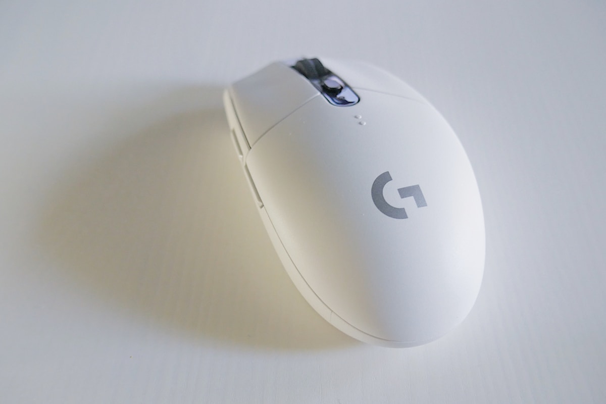 Amazonベーシック モニターアーム シングル